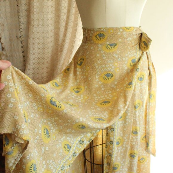 Natalie Martin Womens Wrap Skirt, Size Small, Yellow and Blue Floral Print Rayon - Picture 11 of 12